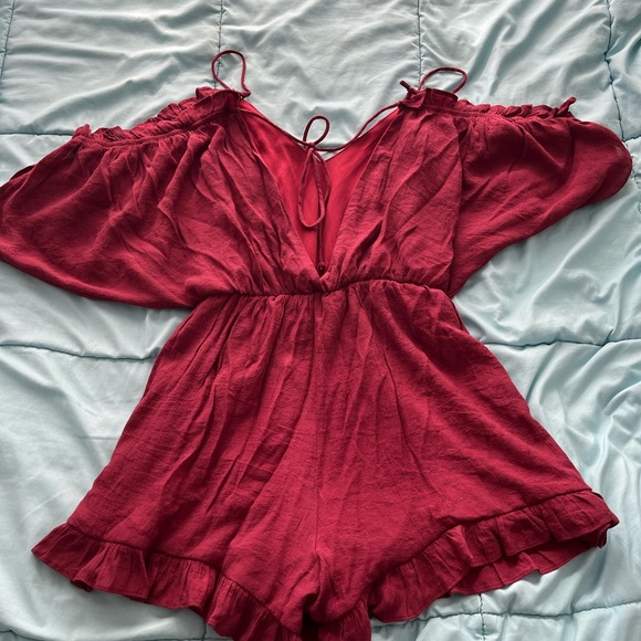 adorable maroon romper with a cold shoulder - Picture 3 of 4